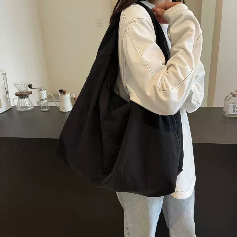 New High-End Single Shoulder Crossbody Bag for Women Spring and Summer Large Capacity Portable Tote Bag for Women Niche Exquisite Armpit Bag for Women