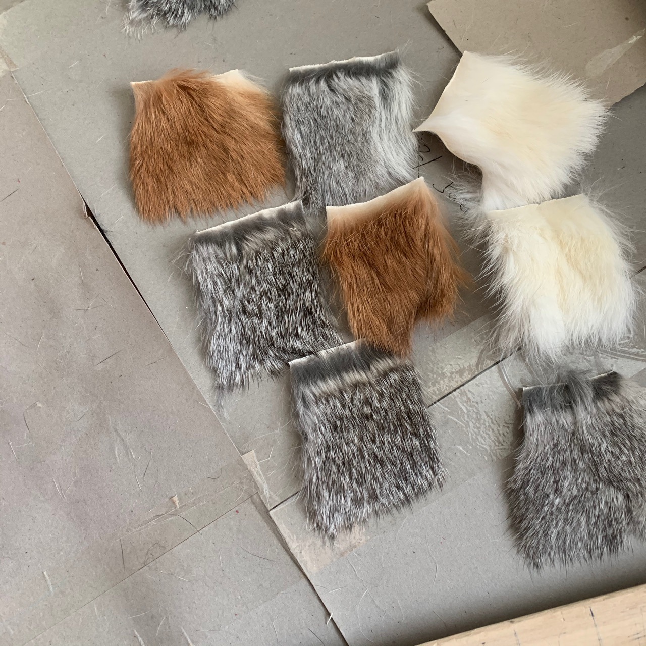 Pet Enrichment Toy Real Fur Friction and Electricity Experimental Equipment Electrostatic Fur Rabbit Skin