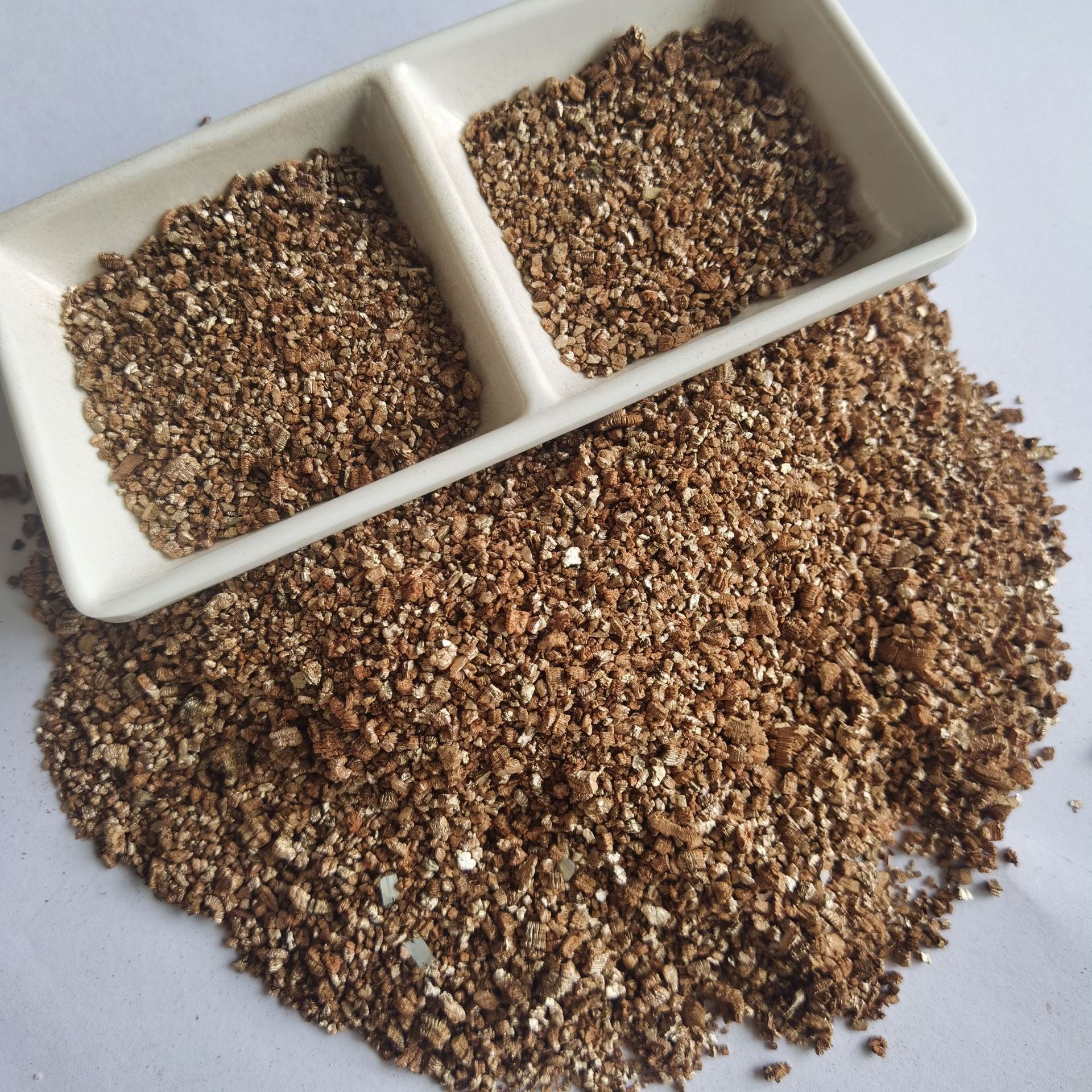 Gold Expanded Granular Vermiculite Spot Vermiculite for Flower Cultivation Warm Baby Heating Filler Vermiculite Powder White Vermiculite Vermiculite