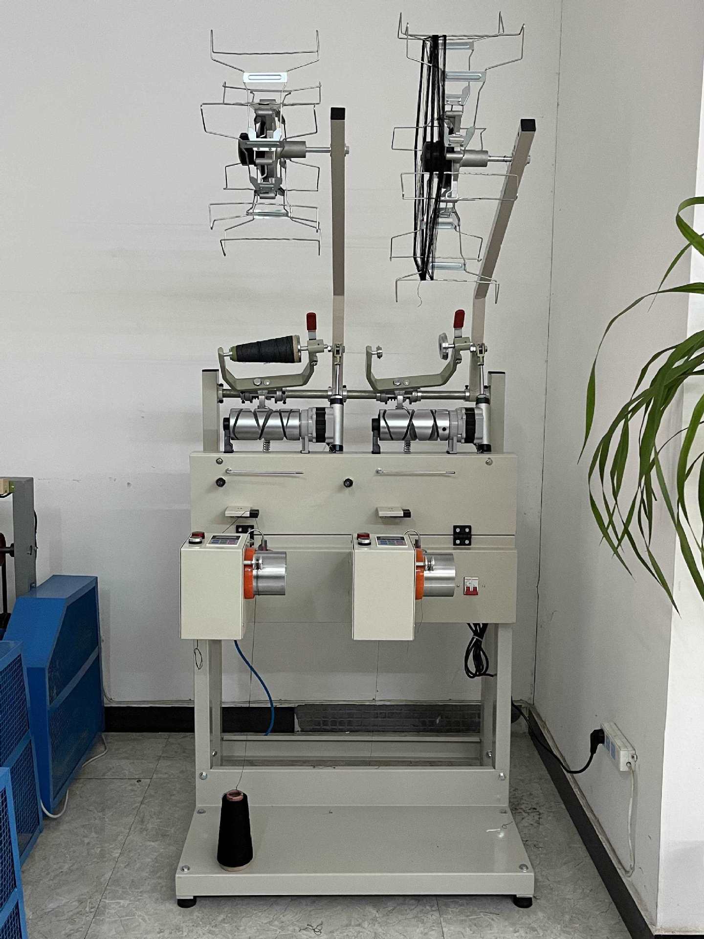 Автоматическая машина для подачи, подъема и телескопической намотки для шерстяных фабрик, текстильных фабрик и фабрик по окраске и отделке