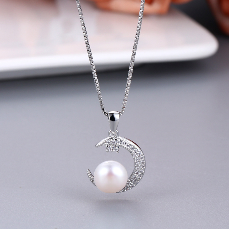 Japanese and Korean Fashion Moon Freshwater Pearl Pendant Simple Inlaid Pendant Fresh and Unique Women's Pearl Jewelry