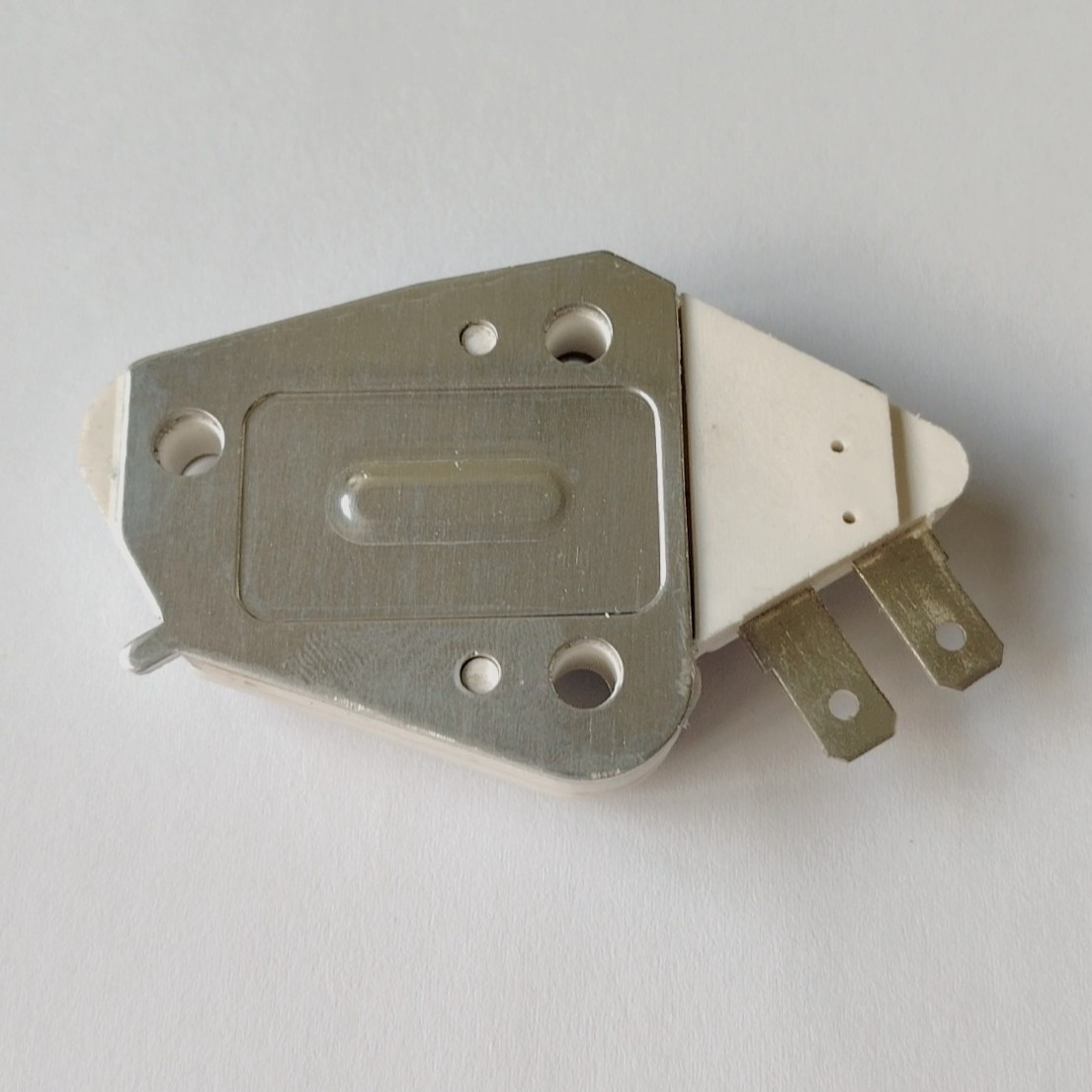 Car Generator Regulator D10 12V 24Vcargo 130668 312-170 Vr-D668C