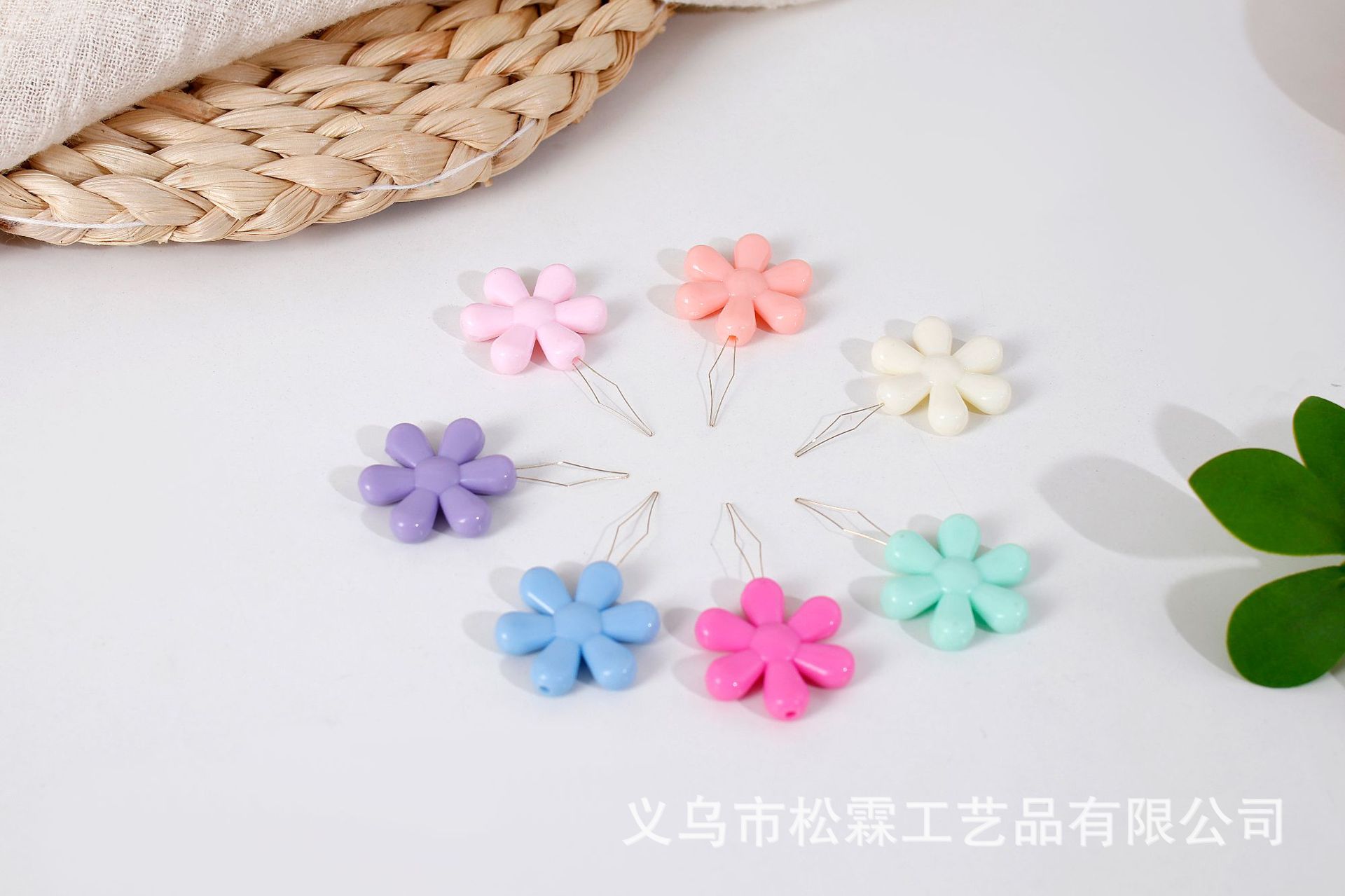Colorful plastic threader DIY multi-function thread guide sewing machine needle threader small flower five-petal flower