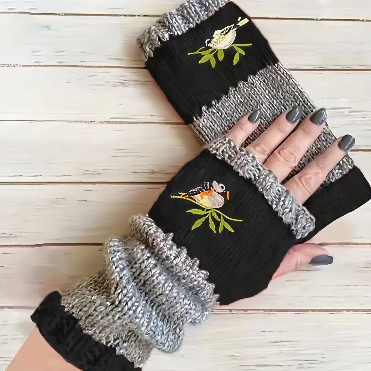 Autumn and Winter New Amazon Wish Independent Station Hot-Selling Fashionable Warm Stitching Embroidered Overseas Gloves Cross-Border