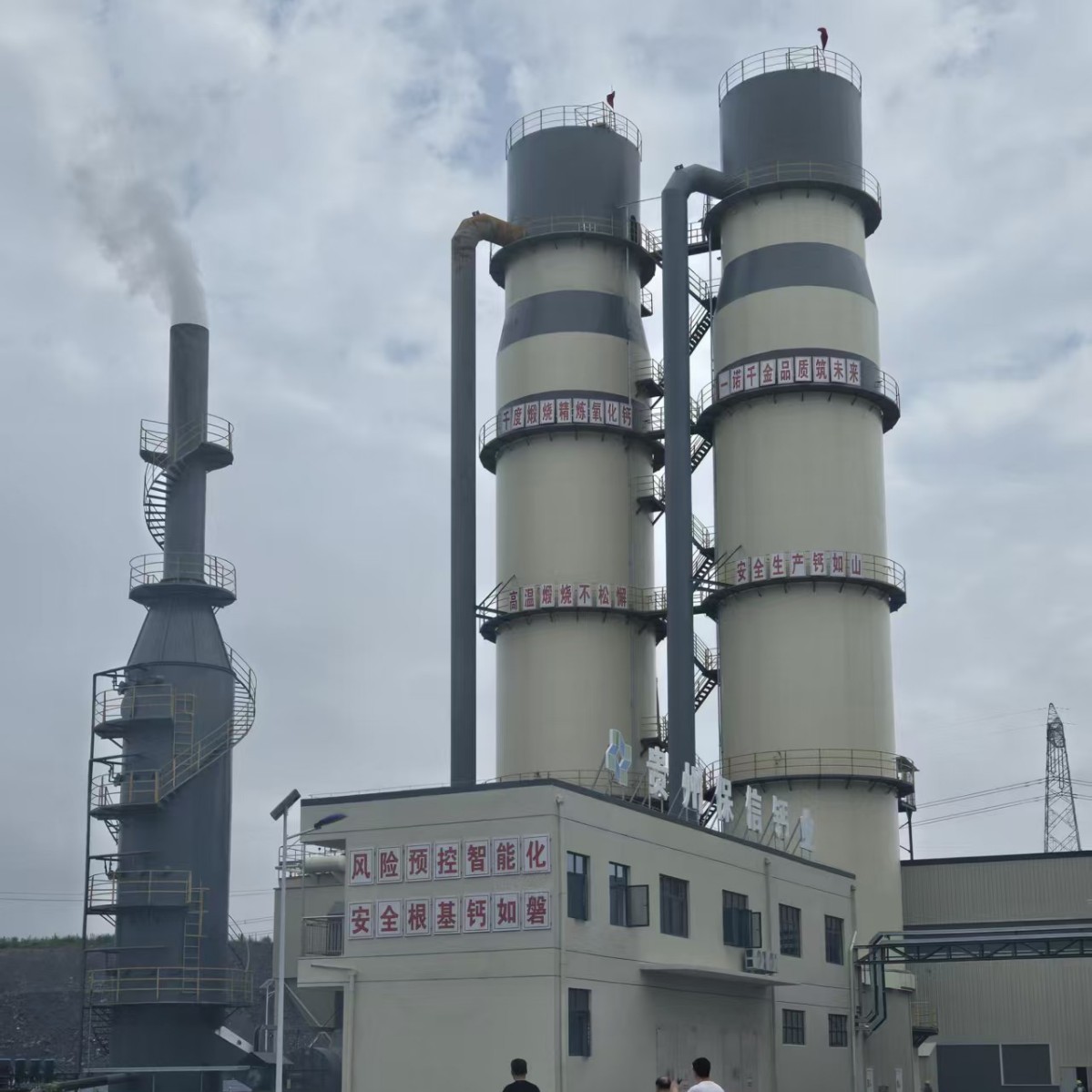 Fish Pond Disinfection and Soil Improvement, Quicklime That Heats When Exposed to Water, Lime Blocks, Guizhou Sandu County Manufacturer Wholesale