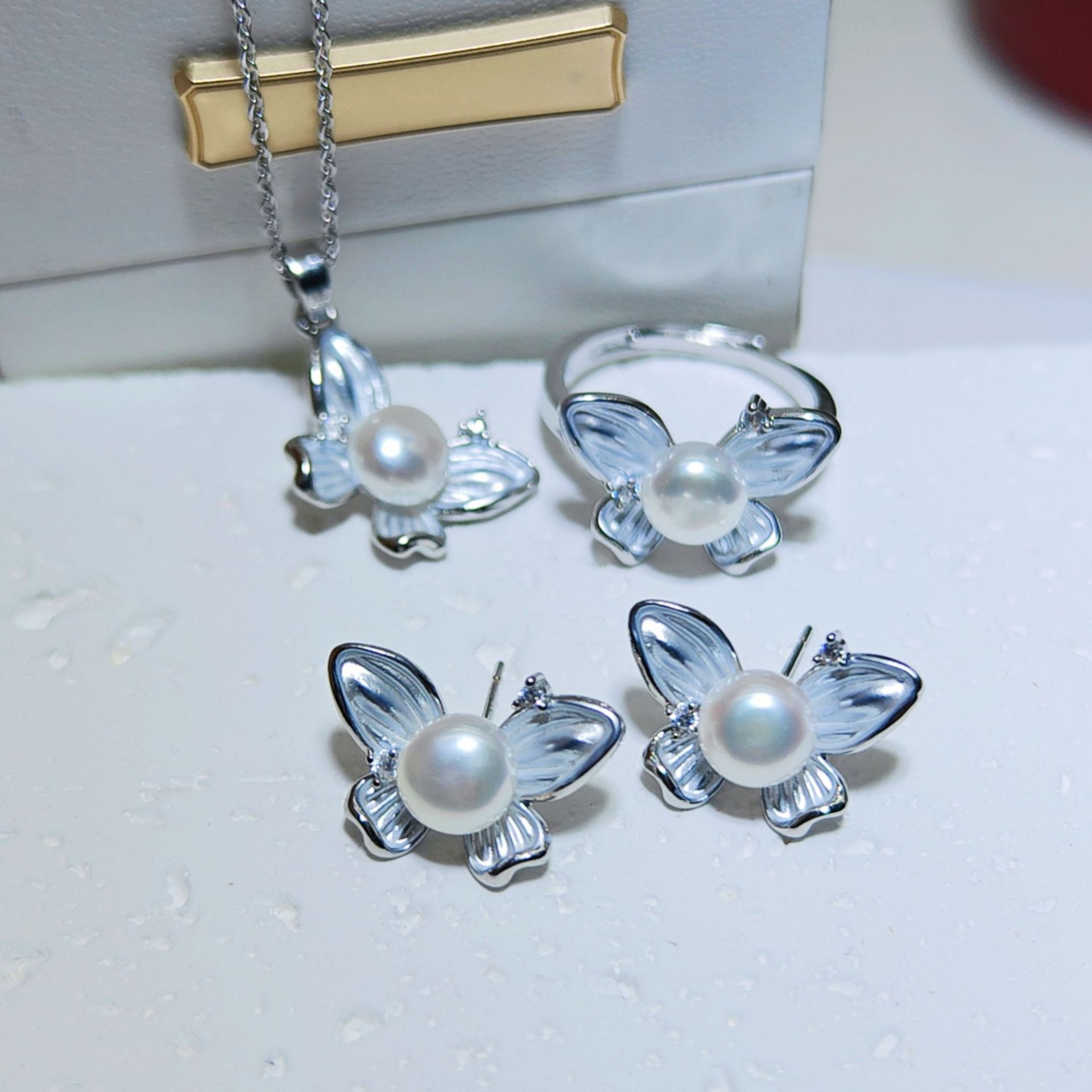 Natural Freshwater Pearl Earrings for Women, European and American Style, High-End, Delicate, Single Zirconium Butterfly Pearl Earrings, Necklace and Ring