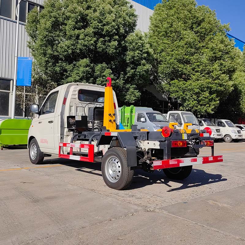 Fukuda Xiangling мусоровоз с 3-квадратными крюками, сбор и вывоз мусора в городских живописных местах и жилых районах, один грузовик с несколькими контейнерами