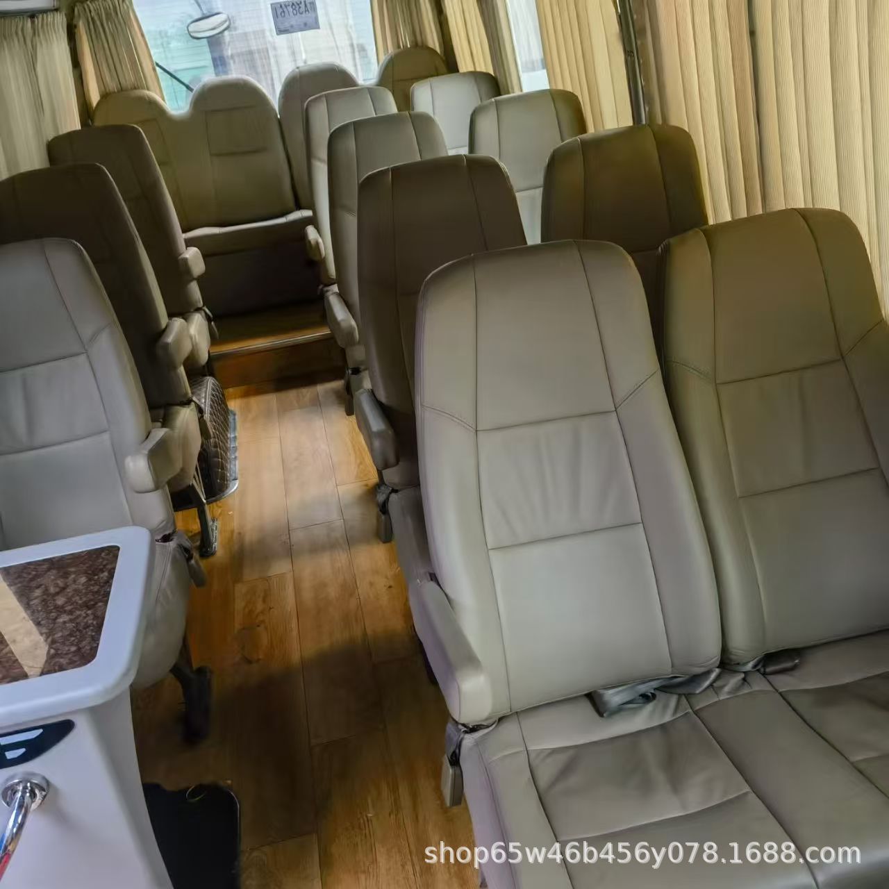 Экспорт: микроавтобус Coaster на 20 мест, Hiace на 14 мест, автобус Yutong на 32 места, Coaster