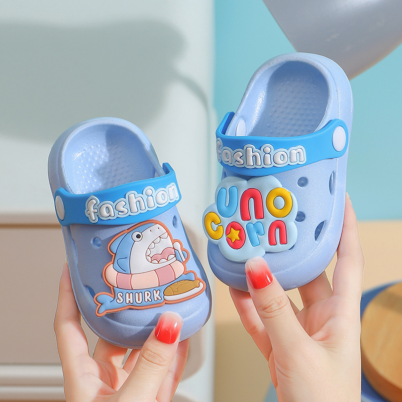 Детские тапочки новые мультяшные дырявые туфли мужские детские тапочки для дома мягкое дно нескользящие сандалии для мальчиков и девочек