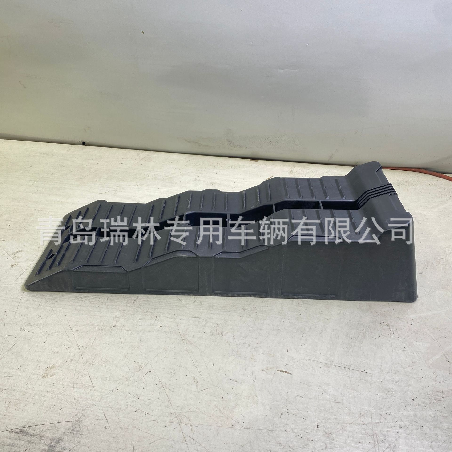 Third-order car ramp stop wheel block leveling block