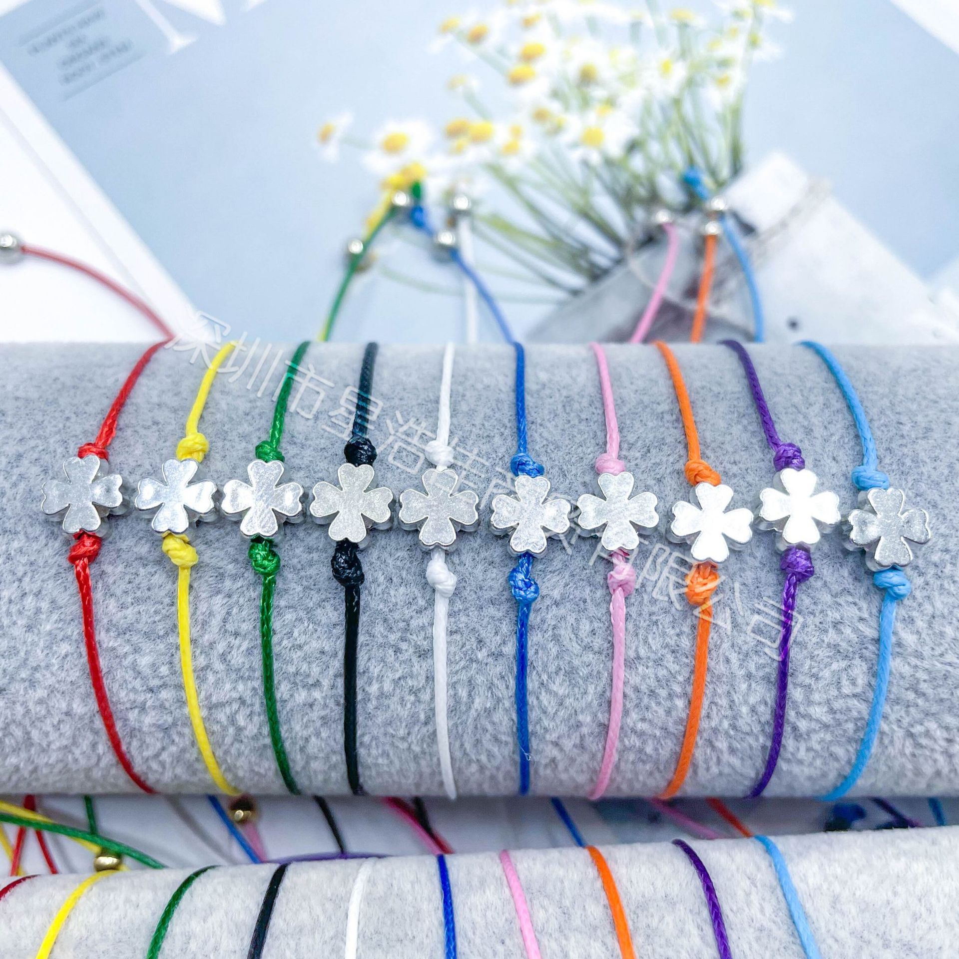 Cross-border New European and American Personality Four-leaf Clover Hand Rope Irish Festival Hand-woven Pull-out Bracelet Bracelet