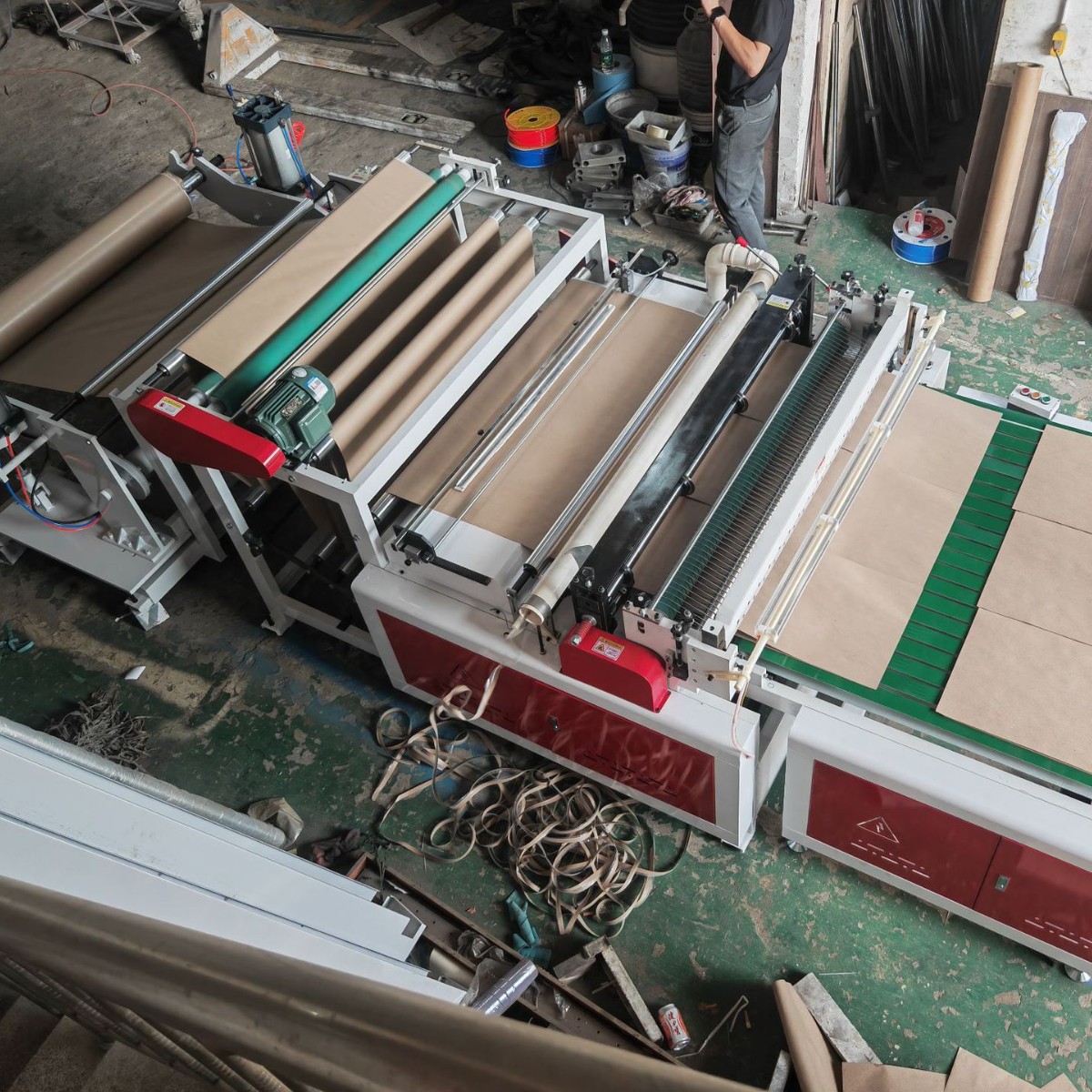 Automatic high-speed non-woven fabric cross-cutting machine dust-free cloth cutting machine spunlace cloth slicer roll paper cross-cutting machine