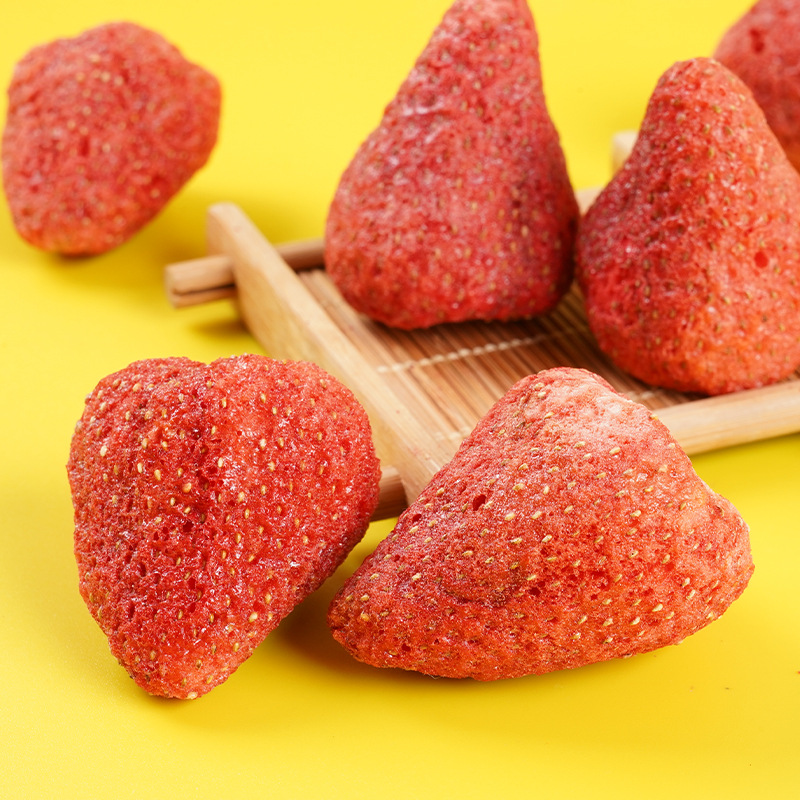 Fd Freeze-Dried Strawberries Grade a Whole Strawberry Pieces Strawberry Crisps Bulk Snowflake Pastry Baking Ingredients Frozen Crispy Cake
