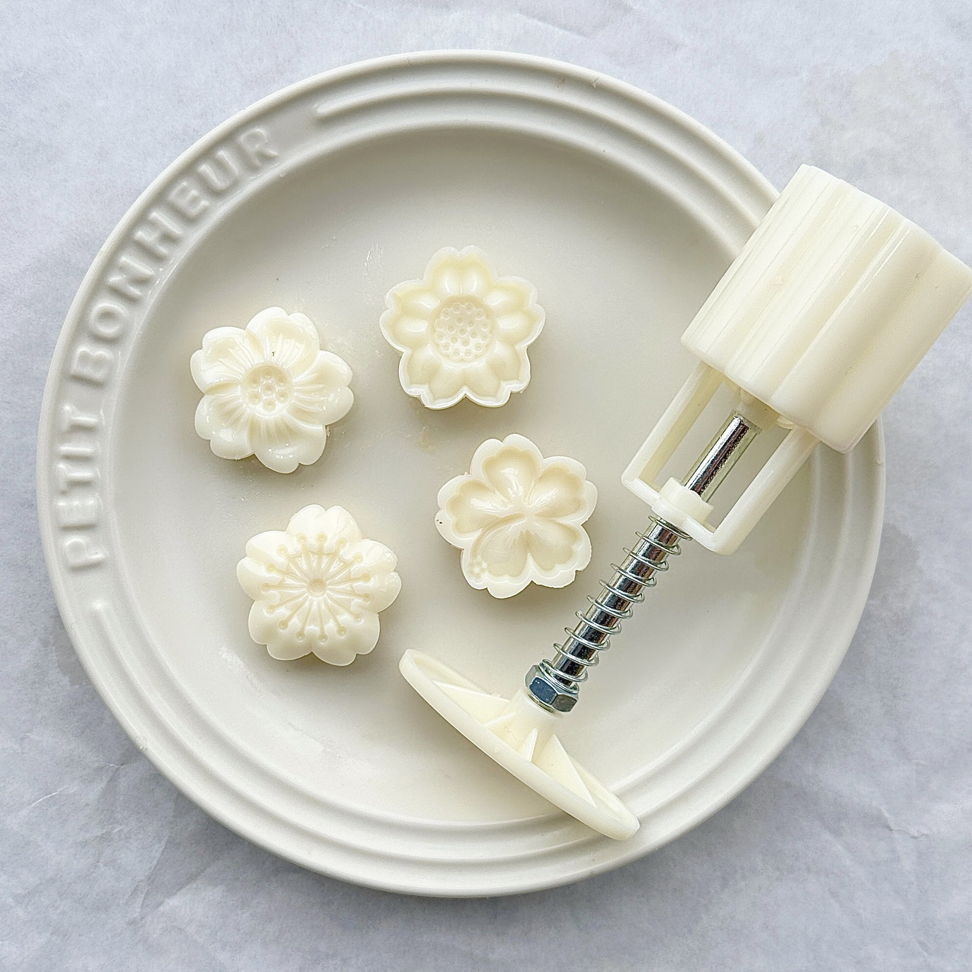 30/50/75g stereo hibiscus cherry blossom mung bean cake mooncake Peach Mountain ice skin moon cake mold plastic mold