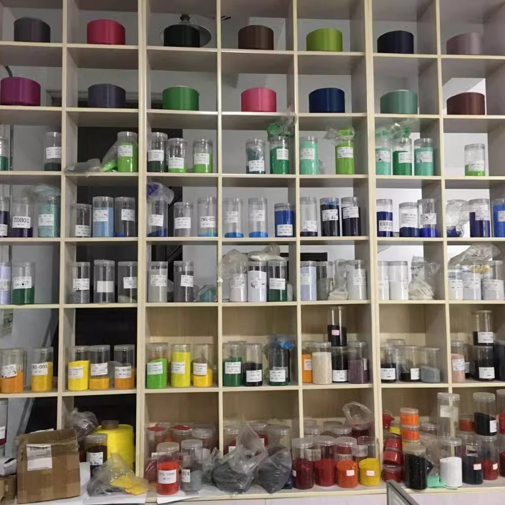 Color Masterbatch in Various Colors for Injection Molding, Blown Film, and Extrusion, Compatible with Pp/Abs, Supports Sample Color Matching and Customization
