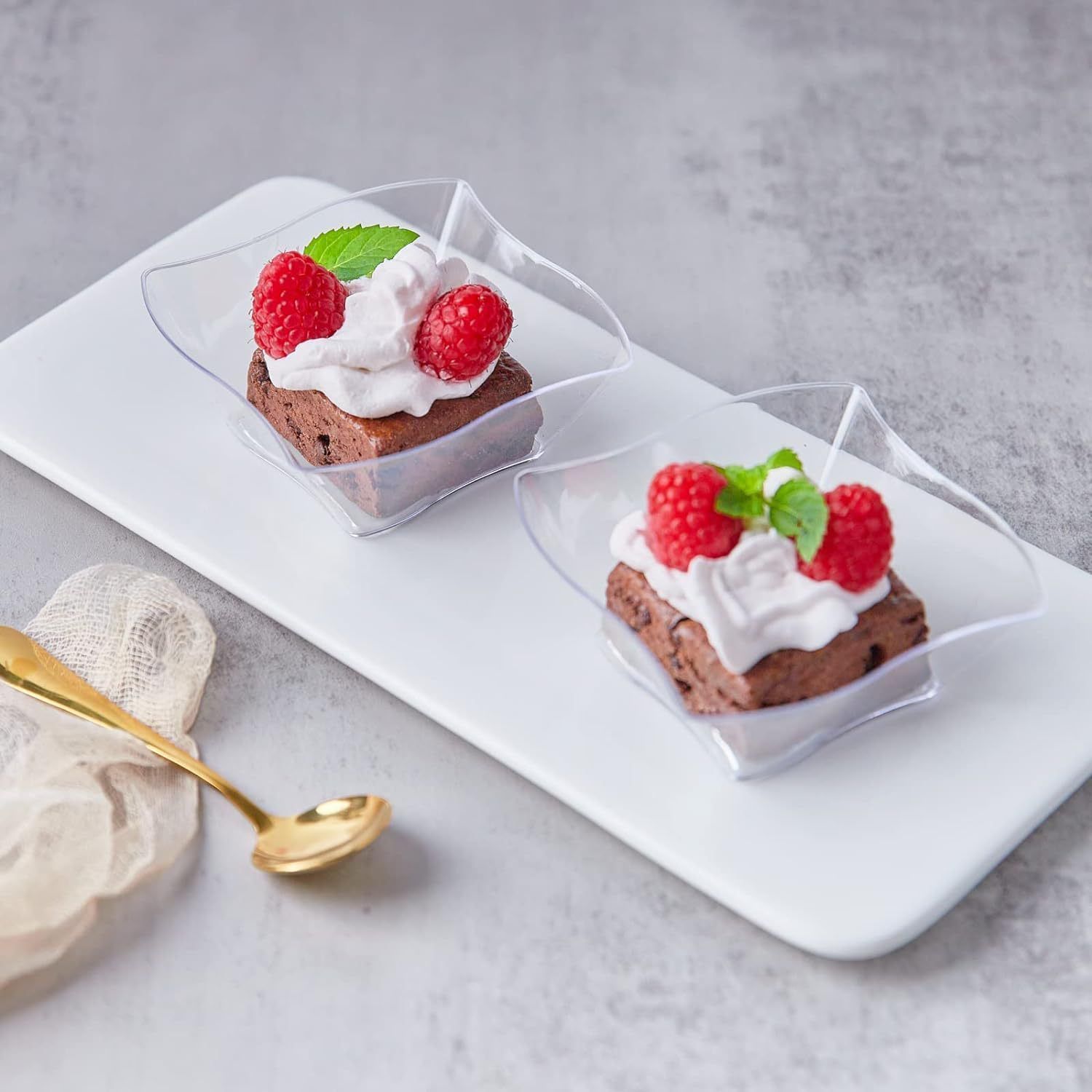 All kinds of saucer square cup mousse cup transparent plastic table dessert dish small party appetizer dish with spoon