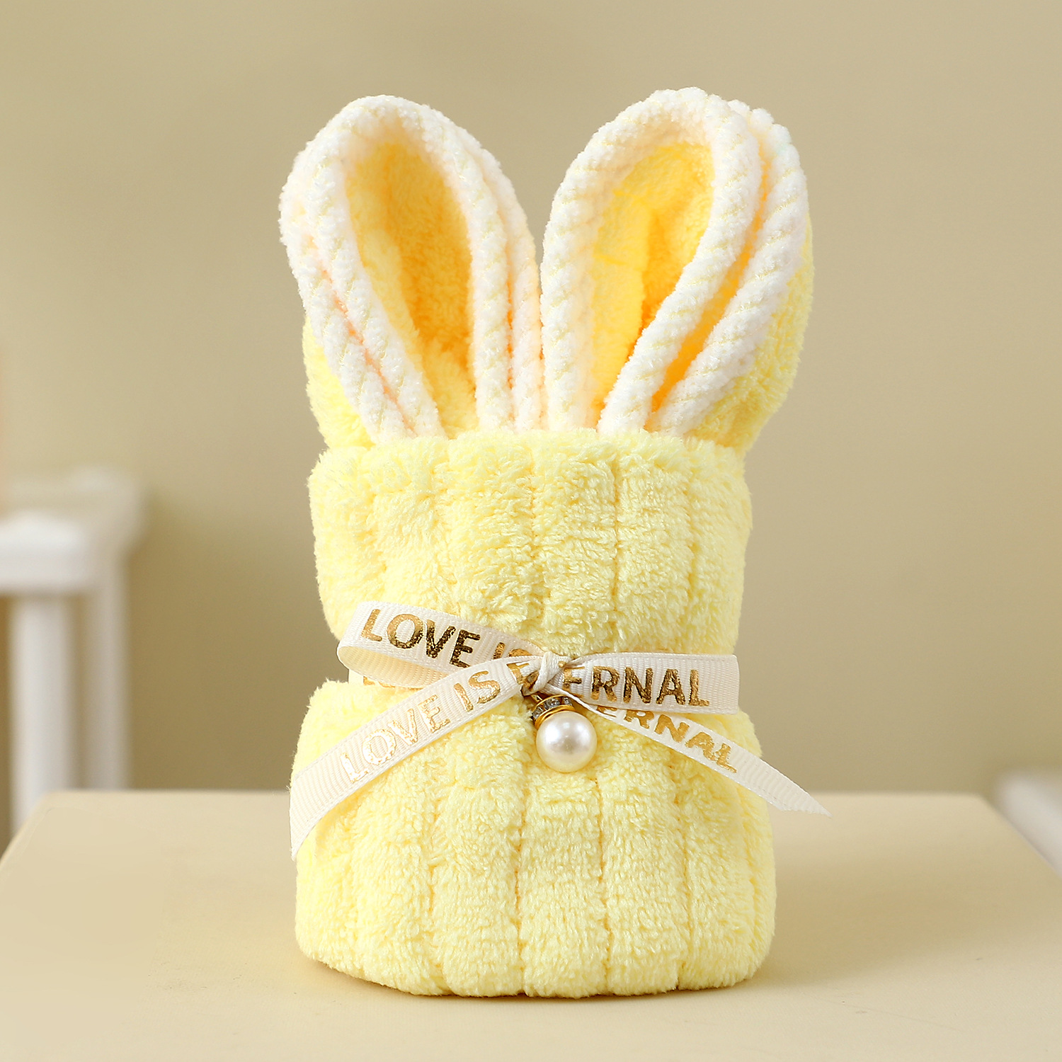 Coral fleece rabbit towel hand gift pearl bow rabbit gift box wedding festival activities opening gift wholesale