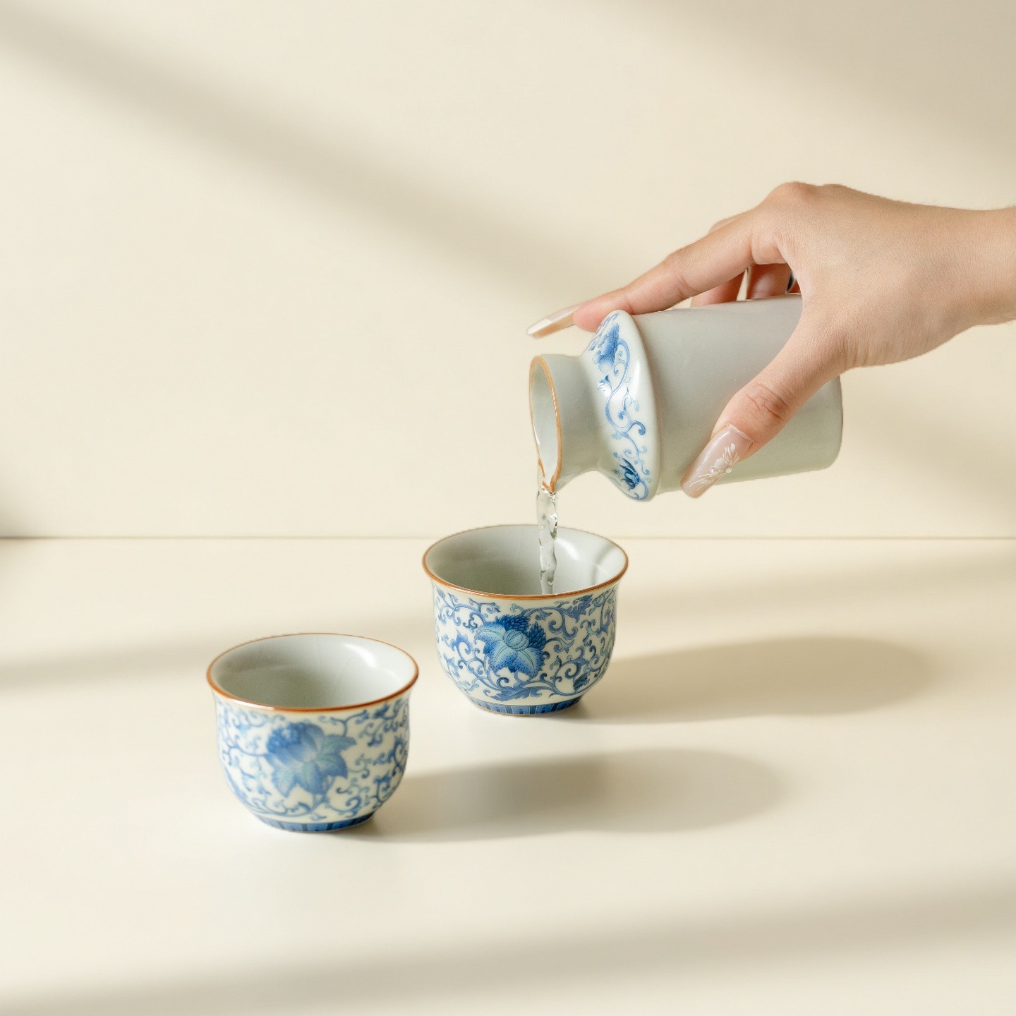 Blue and White Porcelain Wine Warmer with Lotus Pattern for Home Use, Suitable for Warming Wine, Hot Wine Pot, and Sake Set