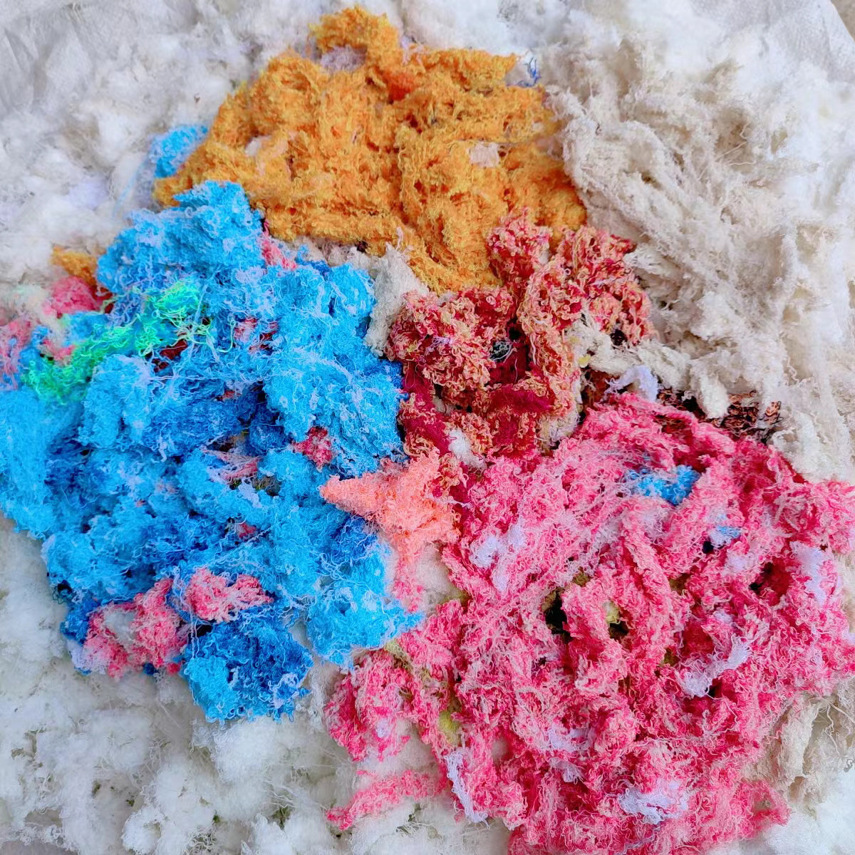 Производитель производит мягкую хлопковую пряжу, пряжу для машинной протирки, отходы ткани, маслоабсорбирующую хлопковую пряжу, дегресящий и водопоглощающий материал для машинной протирки, переработанные крупные куски