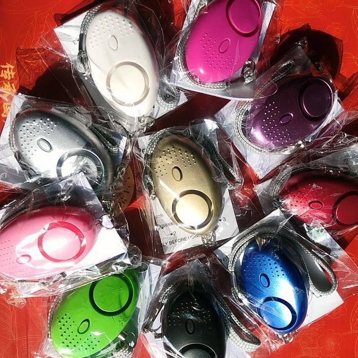 133 dB with flashlight anti-wolf alarm women's self-defense anti-wolf alarm safety anti-wolf alarm