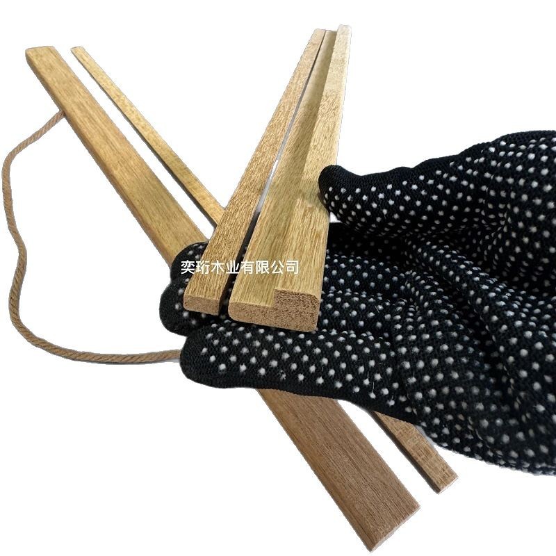 Solid wood photo frame hanging shaft line source wholesale modeling photo frame line log hanging shaft magnetic pressure clause wood strip