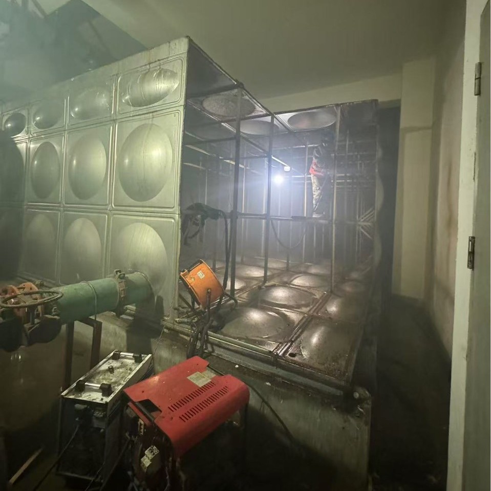 [Снос подвалов] Большой нержавеющий водяной бак 10-1000т Сертифицированные резка и удаление Услуга «один в одном»