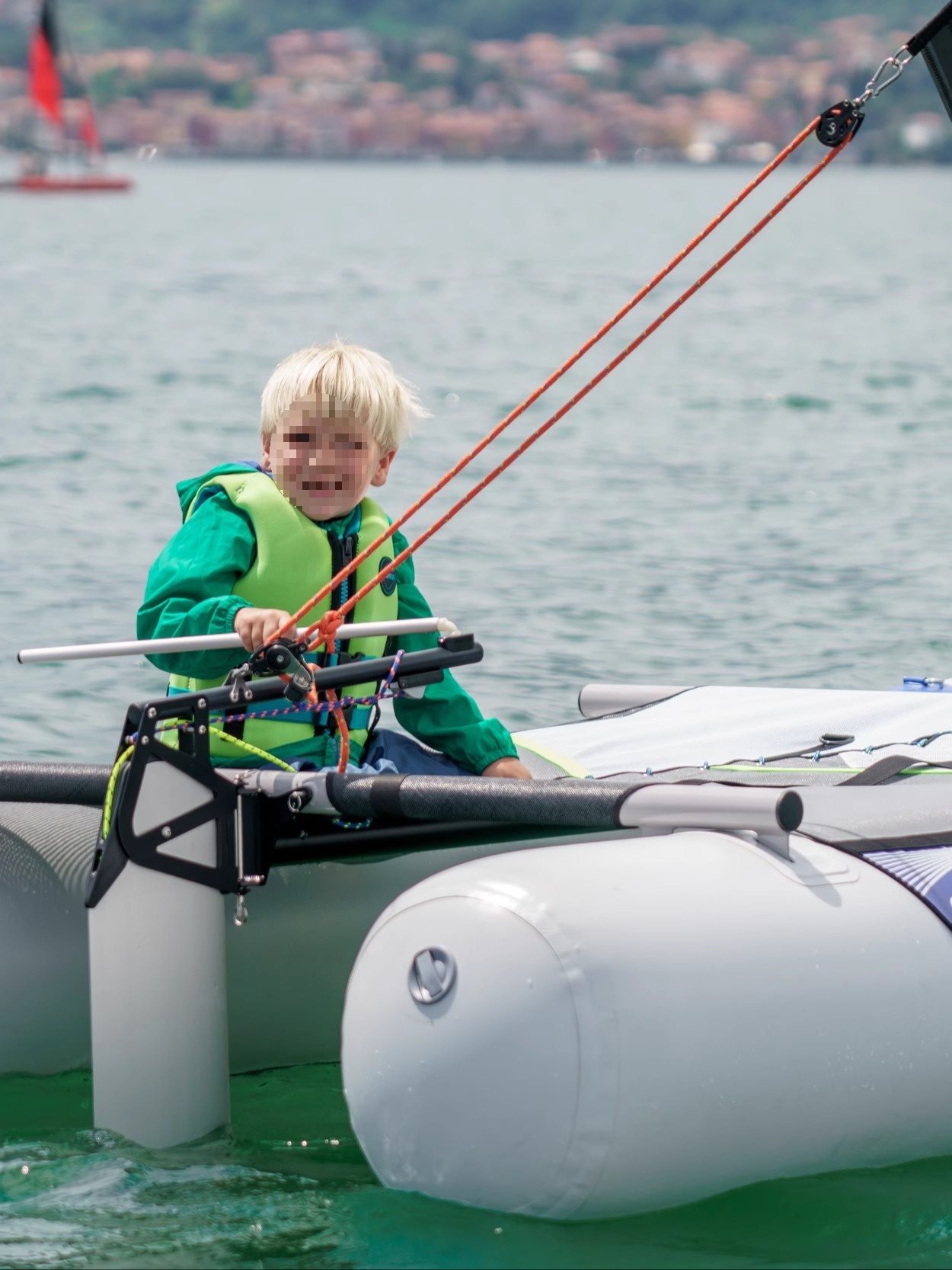 Miat, портативный парусник, сборка за десять минут - Miat Guppy