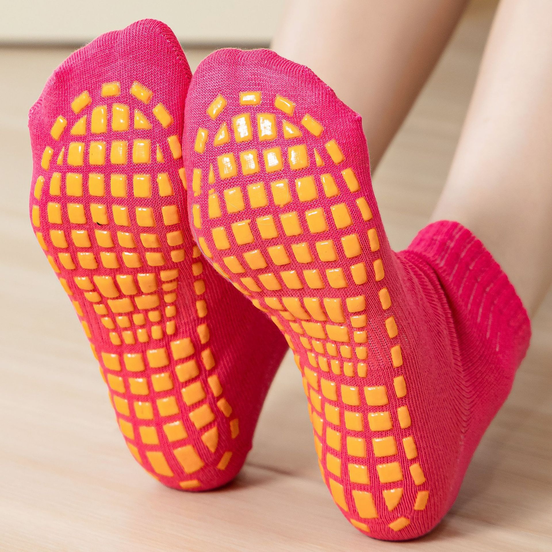 Factory wholesale trampoline socks dispensing non-slip socks floor socks children's playground early education adult yoga socks