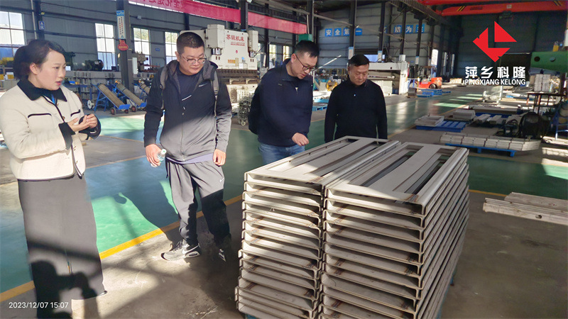 Jiangsu Wuxi Certain Equipment Factory Customer One Line Company Attendance Internal Parts Metal Hook Type Refractor Defogger