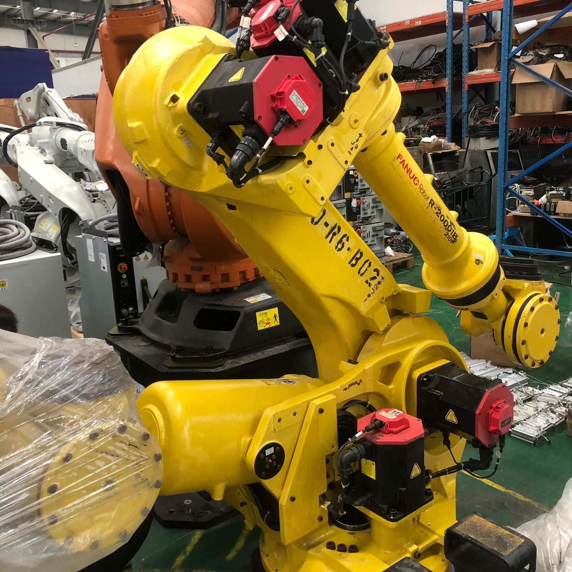 Used R-2000iB Fanuc Industrial Robot 165KG/210KG Handling and Palletizing FANUC Mechanical Arm