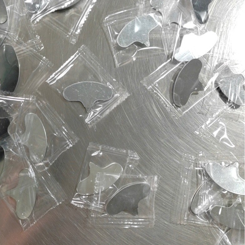 Customized Individually Packaged Macadamia Nut Opener Pecan Nut Shell Opener 1.1mm Thick Iron Sheet Opener