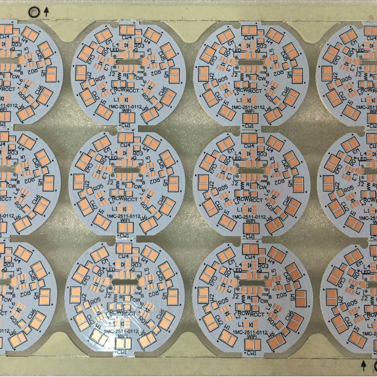 Поставки производителя однослойной алюминиевой подложки светодиодной панели, быстрое производство и обработка лампы, высокий, средний и низкий уровень