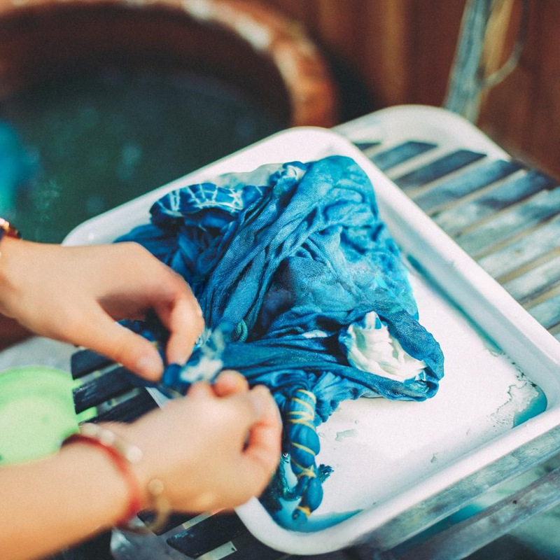 Pure cotton handkerchief tie-dyed wax-dyed kindergarten student school handmade tie-dyed small square towel cotton white cloth wholesale embroidery