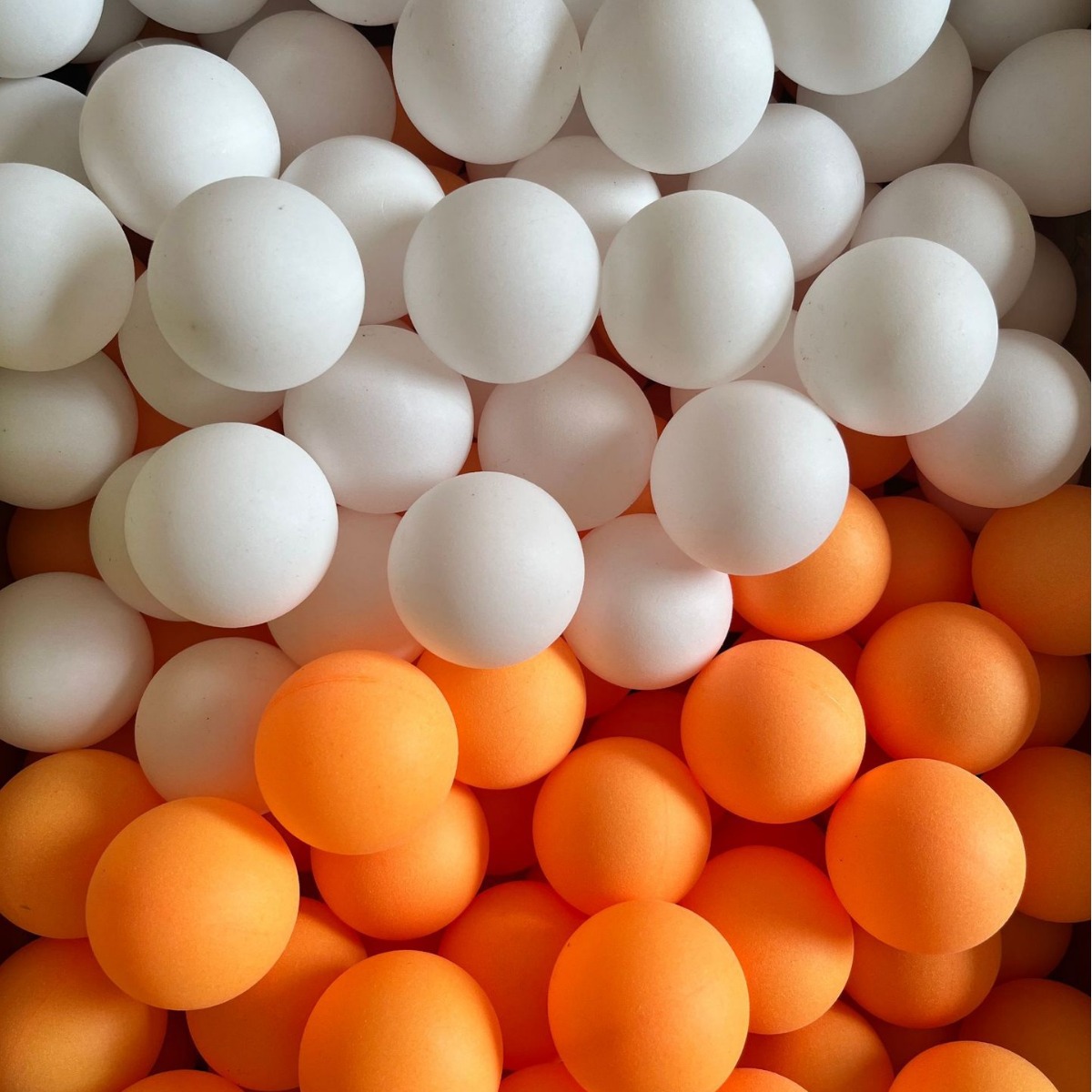 Factory Direct supply PP yellow and white table tennis non-word hardened plastic ball lottery ball wholesale (frosted seamless) 40mm
