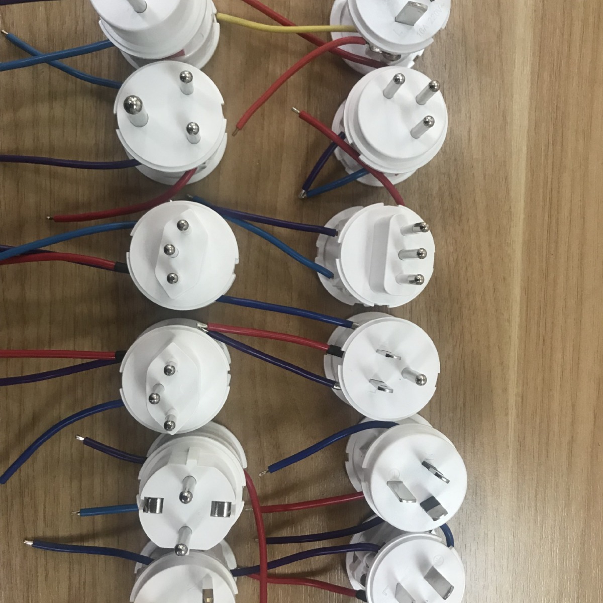 Разнообразные интеллектуальные переходники для розеток