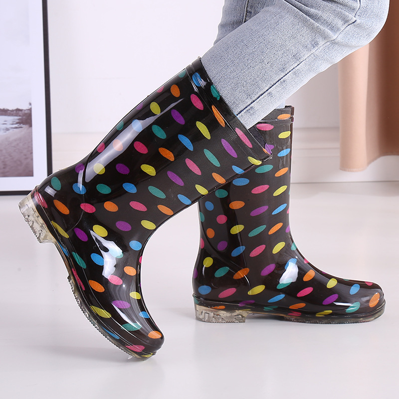 Fashionable outer wear mid-calf waterproof shoes rain boots rain boots women's summer kitchen work rubber shoes adult water-stepping overshoes non-slip