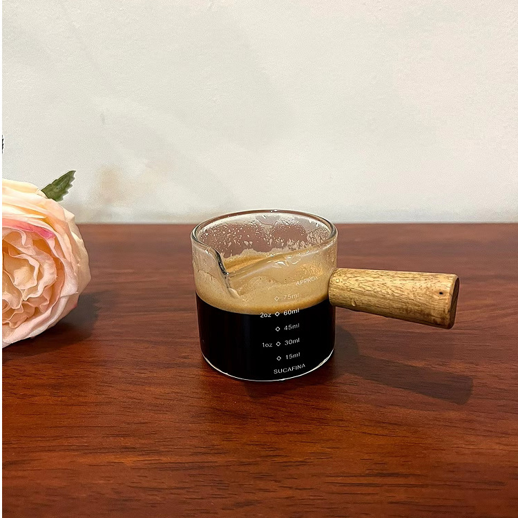 High borosilicate glass wooden handle small milk cup small milk pot sauce saucer wooden handle milk pot mini seasoning dip saucer coffee maker