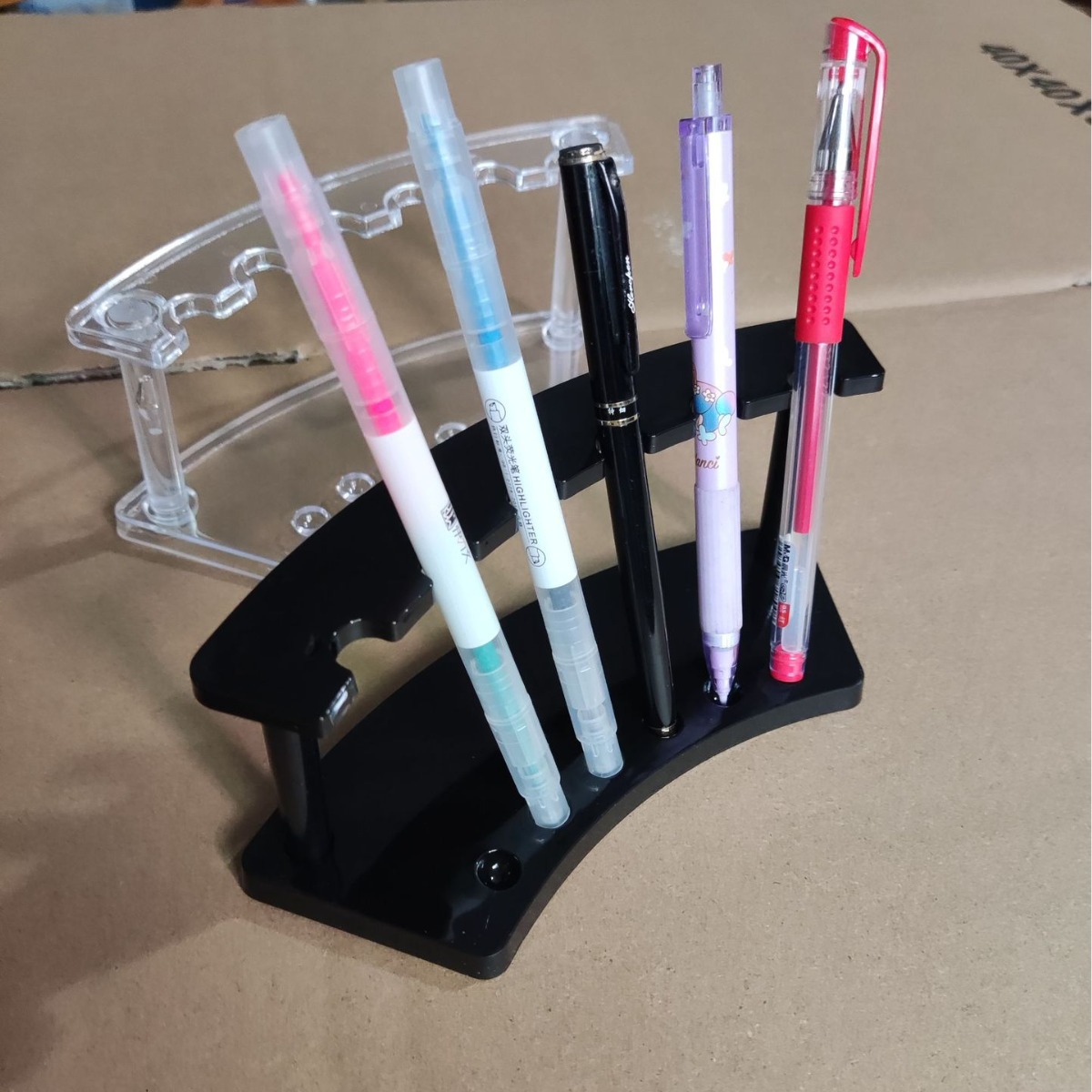 Source factory direct acrylic pen holder plastic transparent pen holder display rack B- 01