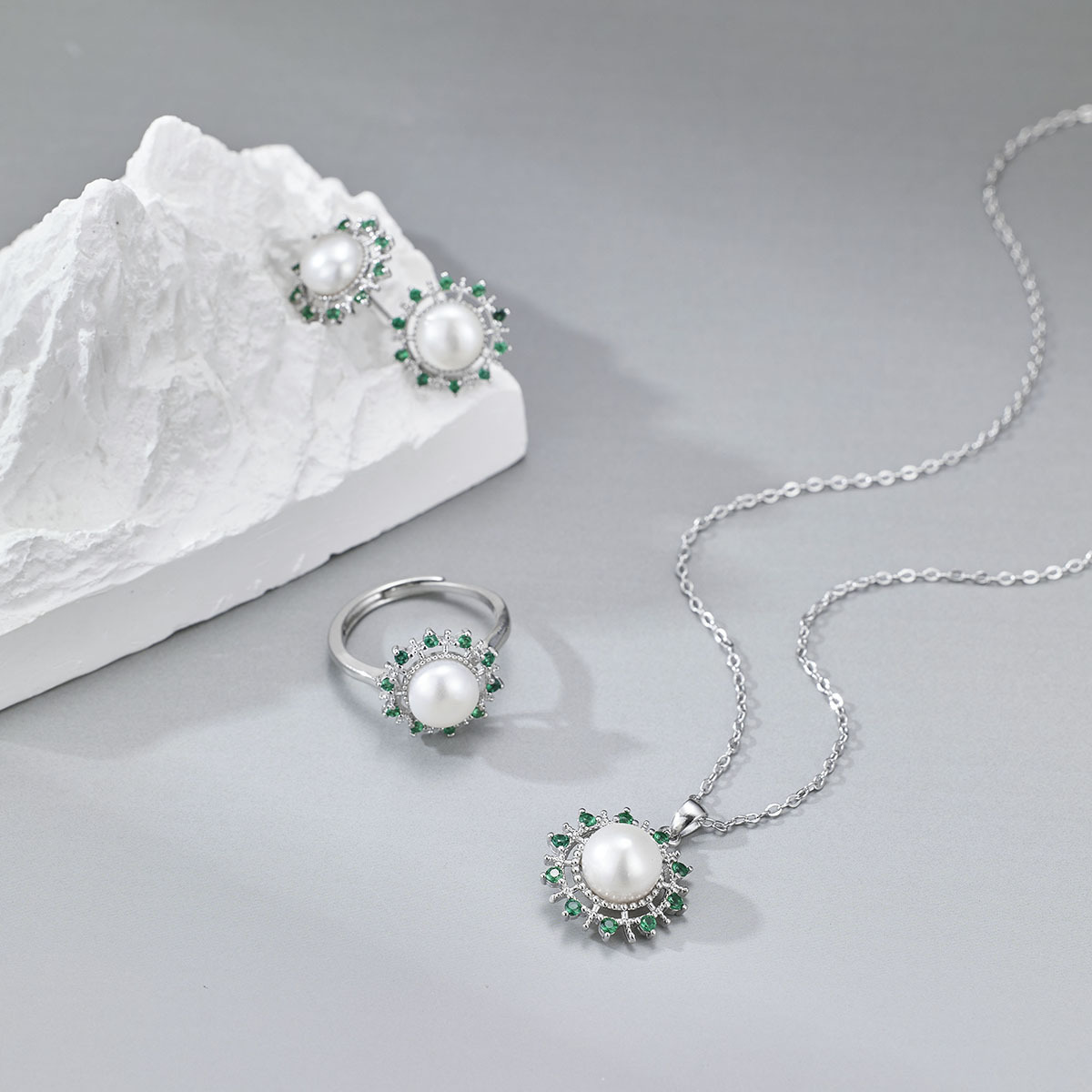 Sunflower Pearl Set Jewelry Women's Micro Diamond Fashionable Elegant Retro Design Flower Earrings Wholesale