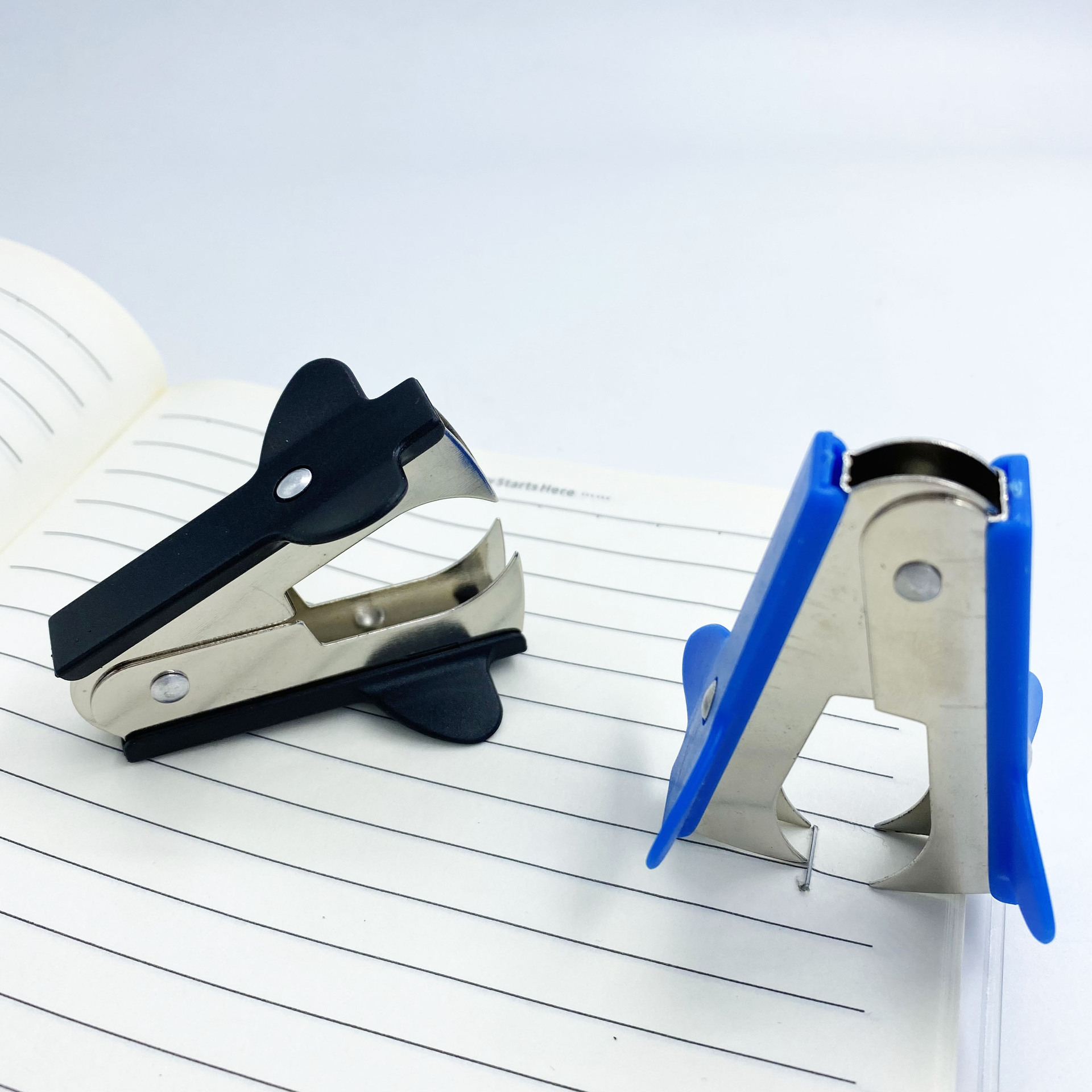 In-Stock Multifunctional Mini Staple Remover, Staple Puller, Office Supplies, General Financial Stationery, Staple Remover Manufacturer Wholesale