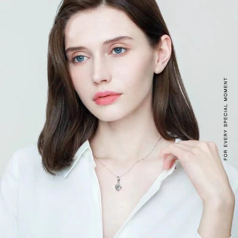 Authentic Sterling Silver Moissanite Diamond Clavicle Necklace Women's Four-Leaf Pendant Light Luxury Birthday Gift for Girlfriend New Style