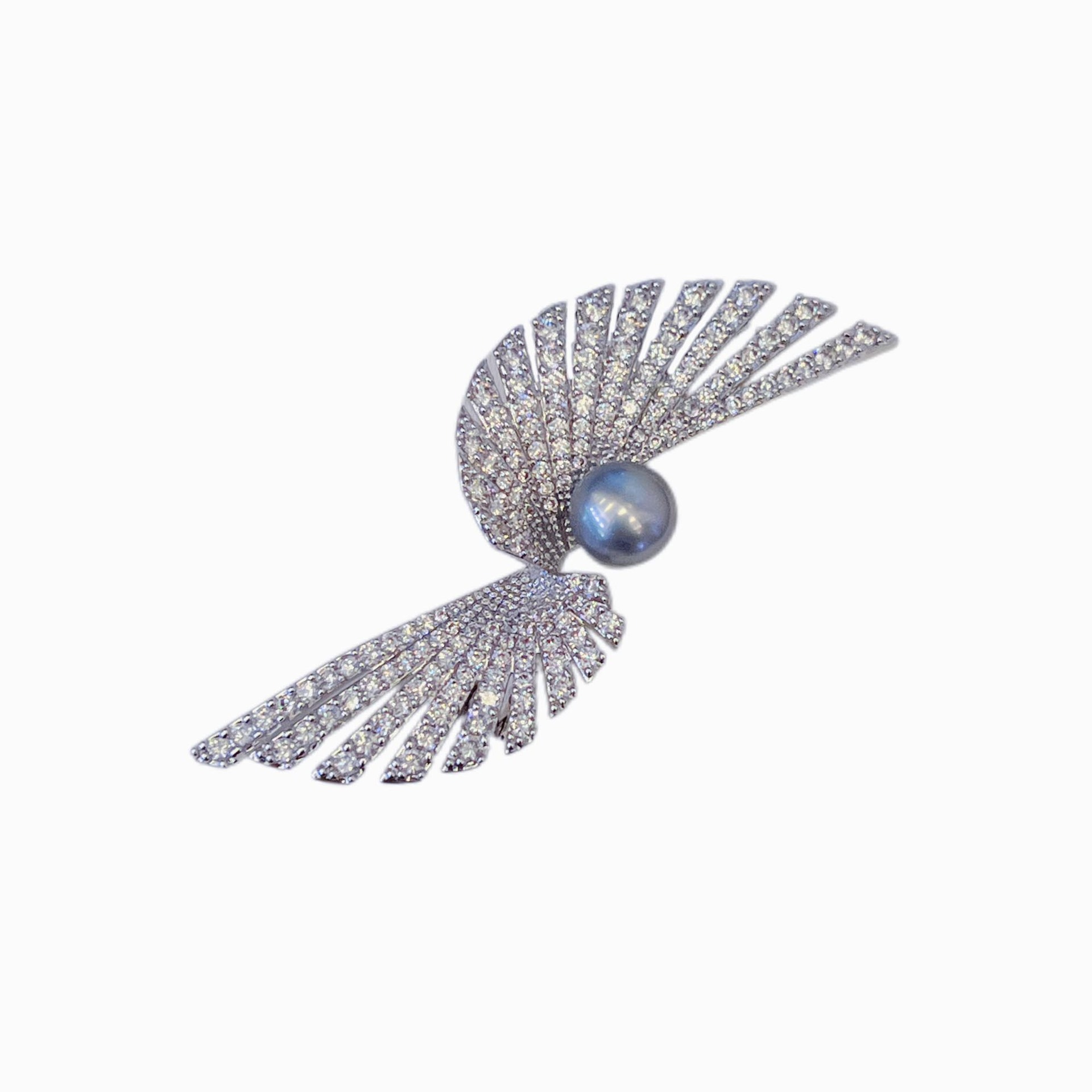 New Minimax Line Wing silver Style tian Ran Freshwater Real Pearl Corsage Elegant Commuter Sweater Brooch