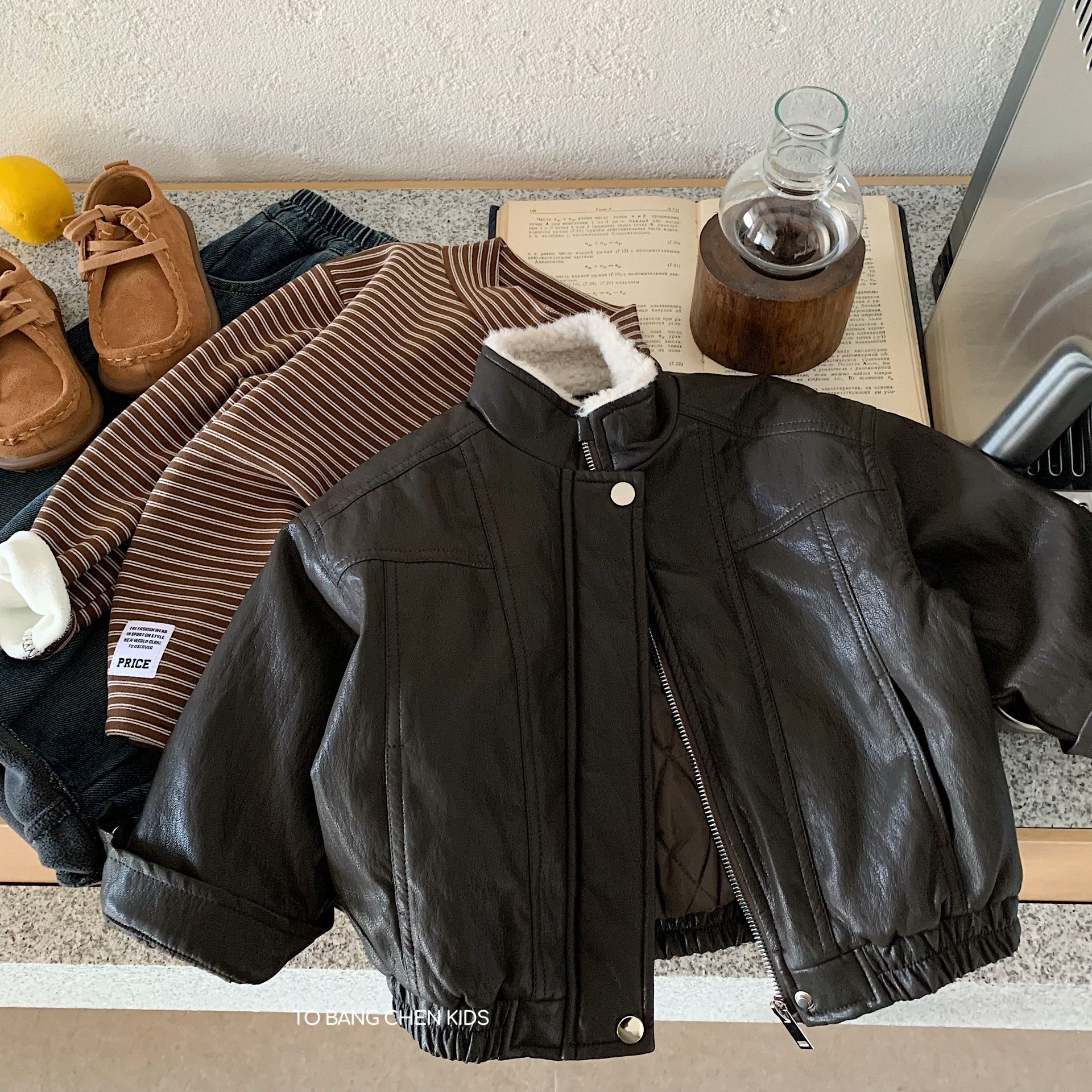 Утепленная кожаная куртка Bangcheng для детей, новый стиль зимы 2025, стильное утепленное пальто для мальчиков и девочек, оптовая продажа