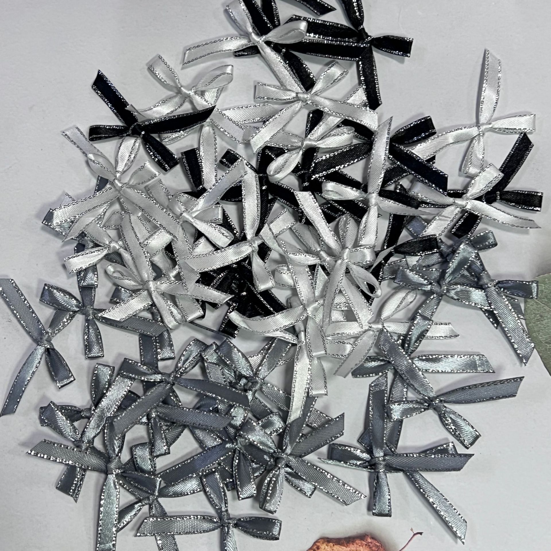 2 points 6mm silver bow flower full color can be used as underwear underwear clothing accessories factory wholesale