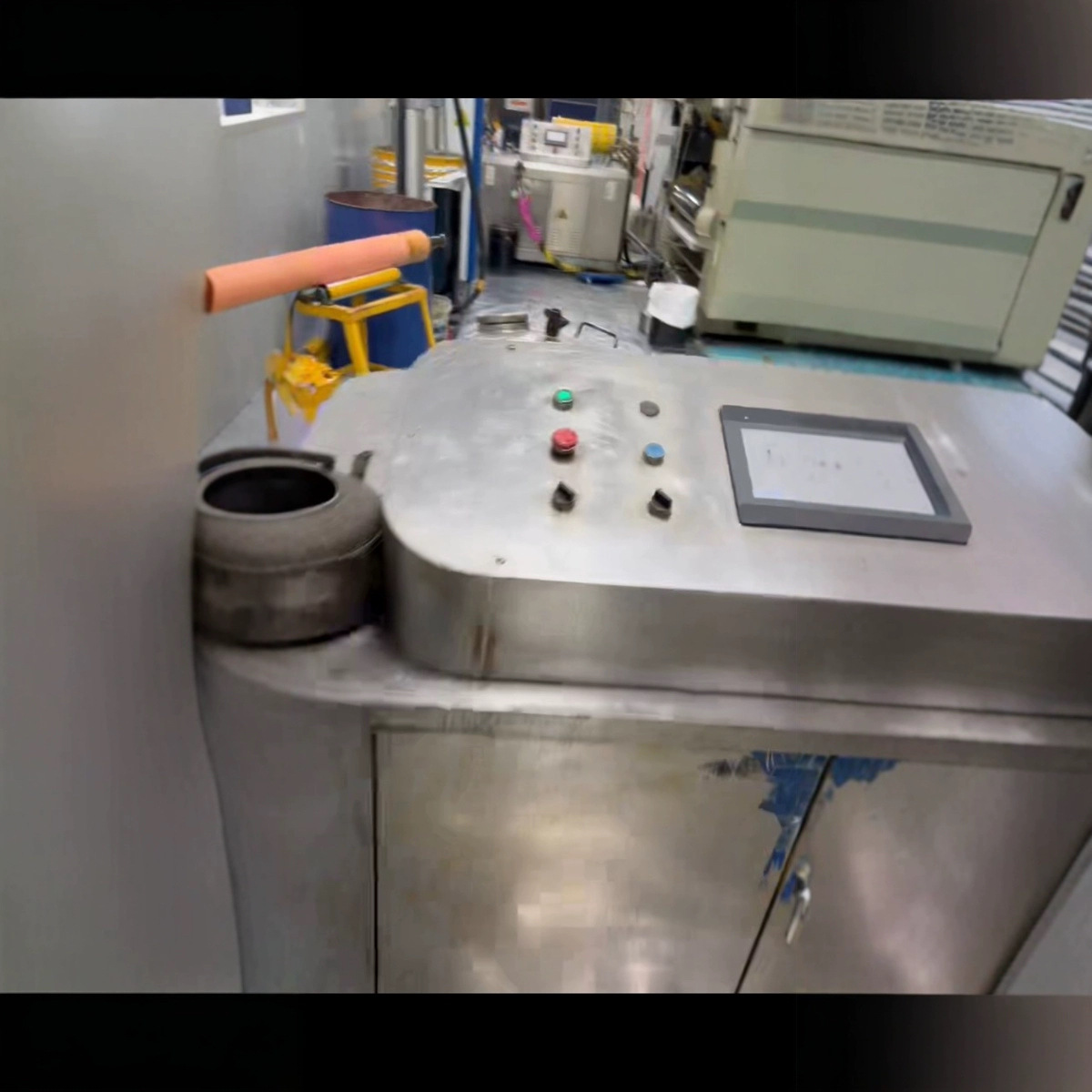 На продажу: 1050 Guangdong Jiachuang безрастворный, скорость 350 м, 3 клеевых стержка. Если вас заинтересовало, пожалуйста, свяжитесь со мной