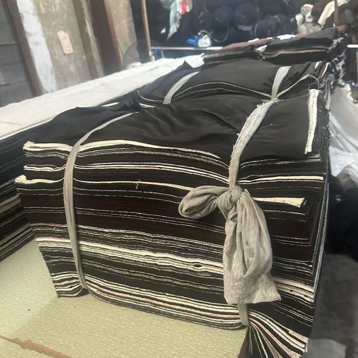 Variegated Mixed Color Rules Size Industrial Machine Wiping Cloth Industrial Rag Pure Cotton Absorbs Oil and Does Not Shed Lint Standard