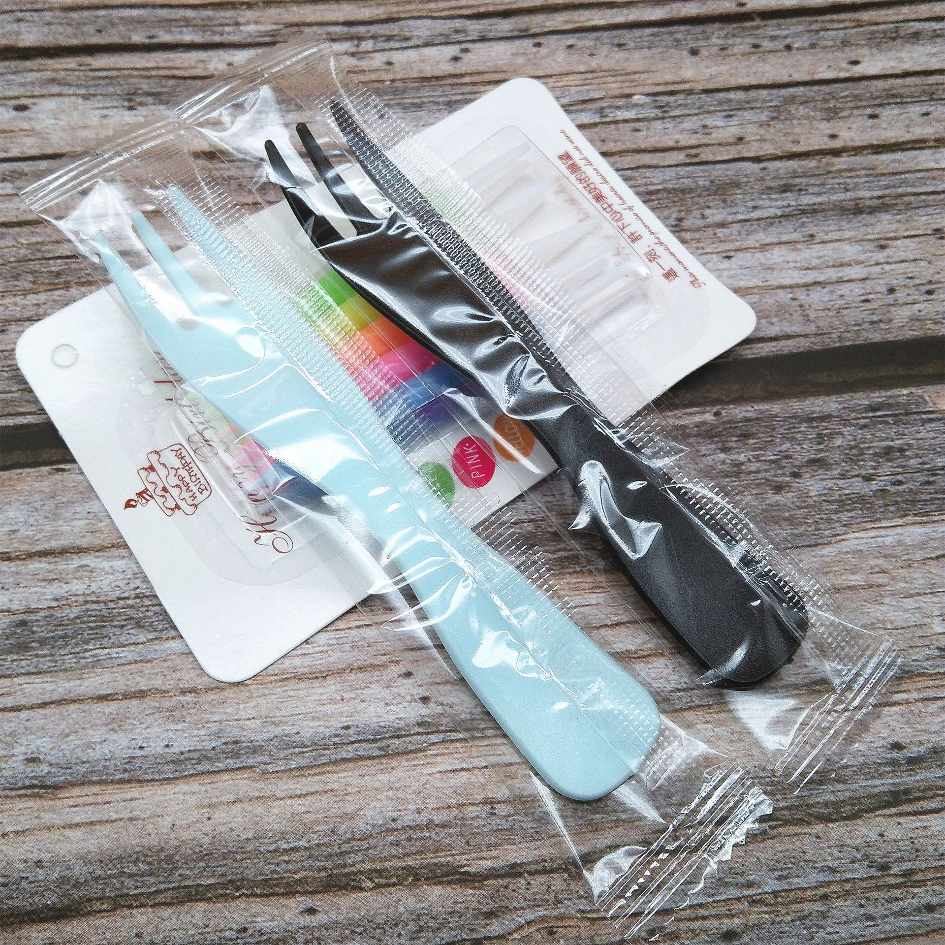 Disposable Plastic Wavy Forks for Cakes, Fruit Forks, Baking Dessert Forks, 100 Pieces, Wavy Toothed Fruit Forks