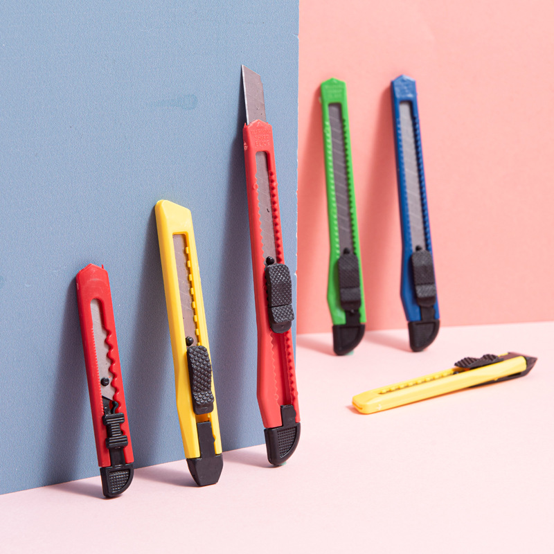 Factory wholesale large small size express unpacking knife office paper cutting stationery art knife push-pull plastic film art knife