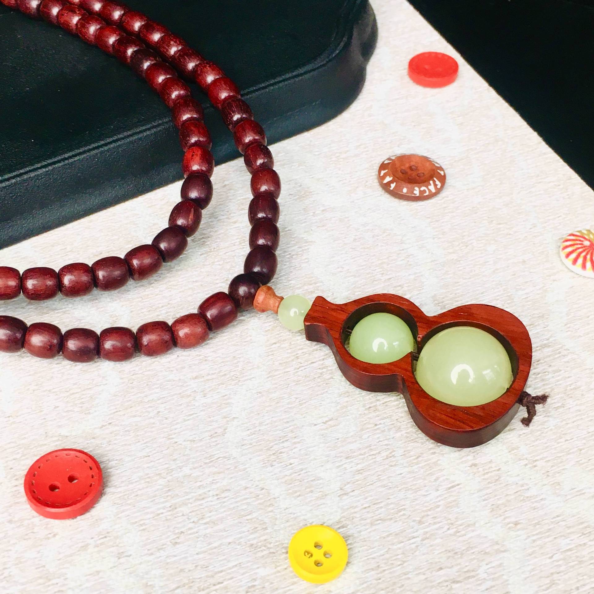 Gourd Bead Small Leaf Rosewood Necklace