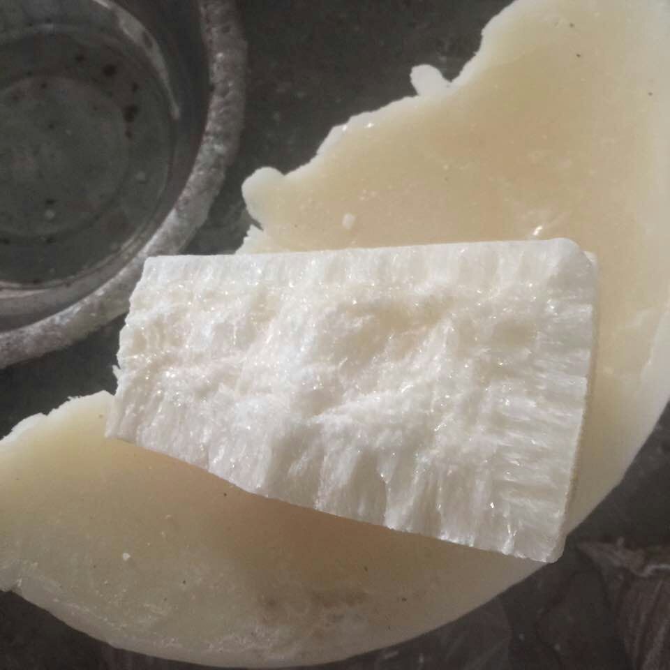 Synthetic Sichuan Wax Is Mainly Used for Jade Polishing, Leather, and Cosmetics